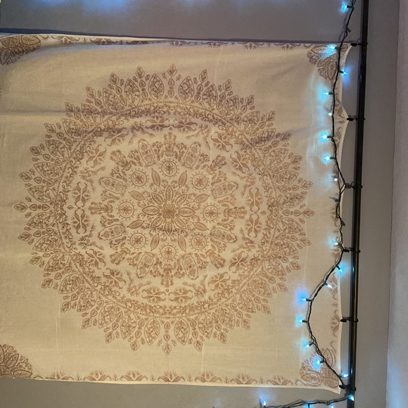 Urban outfitters rose gold wall tapestry - Picture 3 of 3